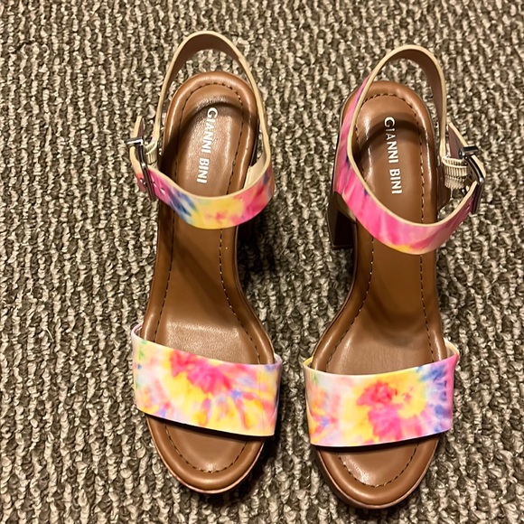 Gianni Bini Shoes - Gianni Bini multicolored heels from Dillards. Size 9.5